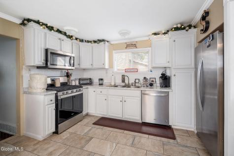 113 Chapel Place Amsterdam NY 12010