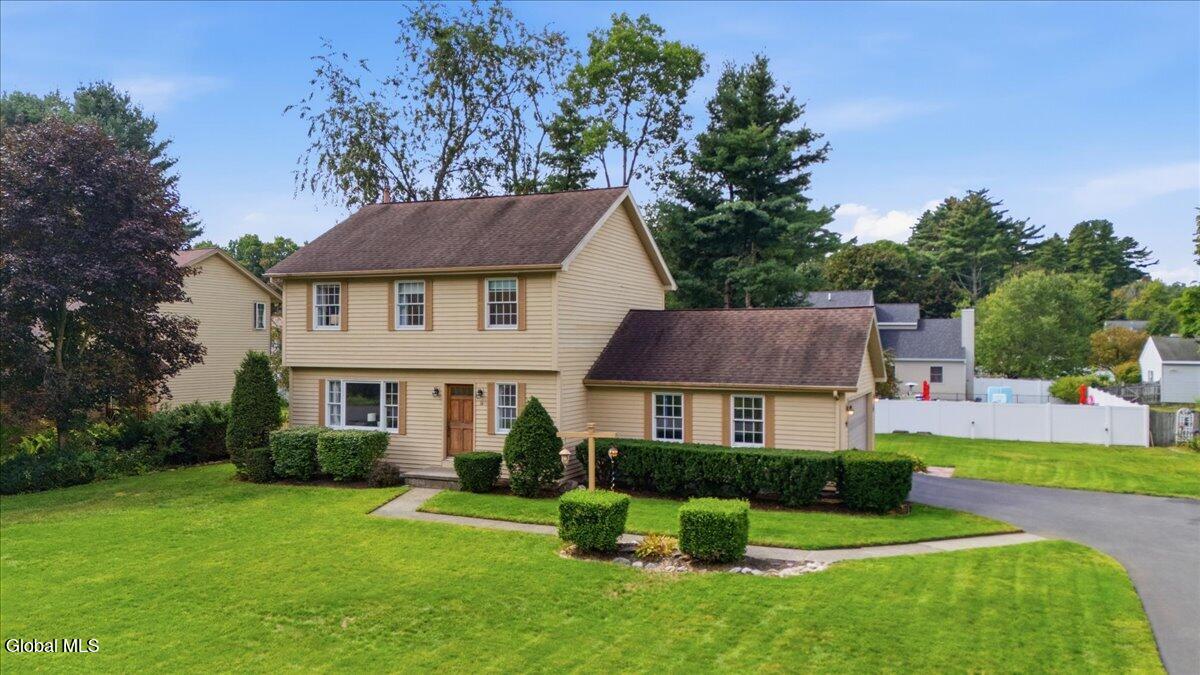 16 Oak Tree Circle Queensbury NY 12804