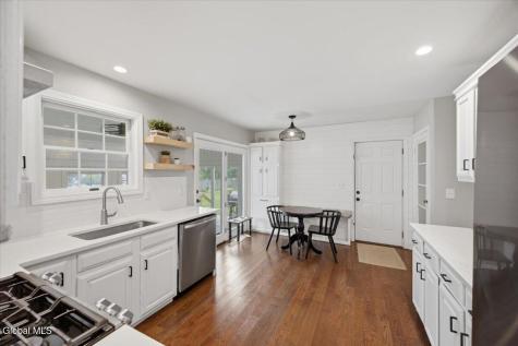 16 Oak Tree Circle Queensbury NY 12804