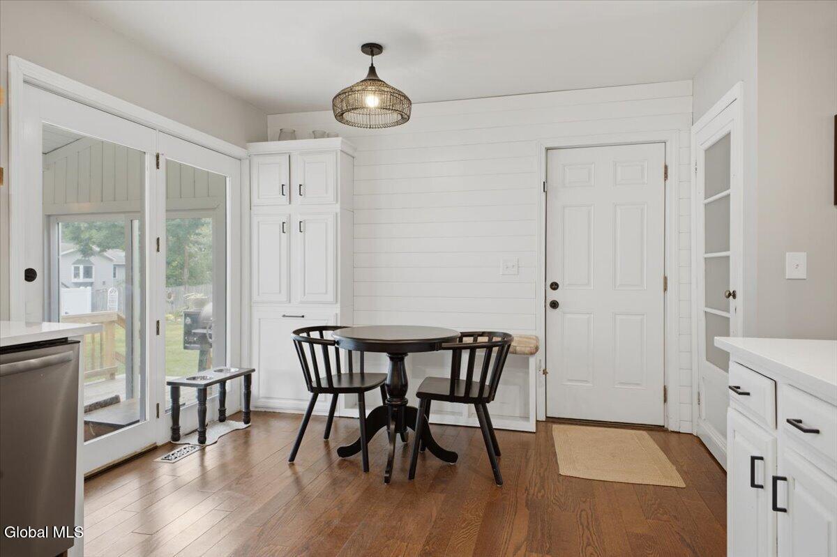 16 Oak Tree Circle Queensbury NY 12804