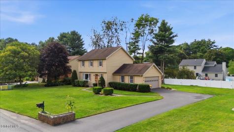 16 Oak Tree Circle Queensbury NY 12804