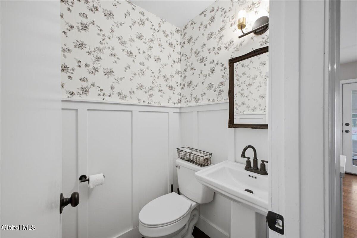 16 Oak Tree Circle Queensbury NY 12804