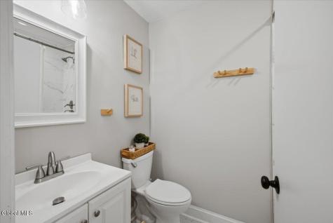 16 Oak Tree Circle Queensbury NY 12804