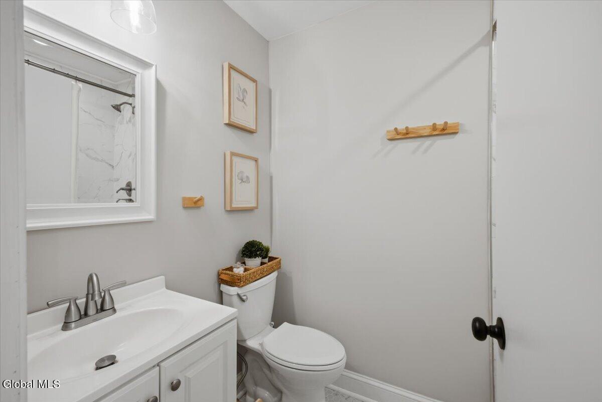 16 Oak Tree Circle Queensbury NY 12804