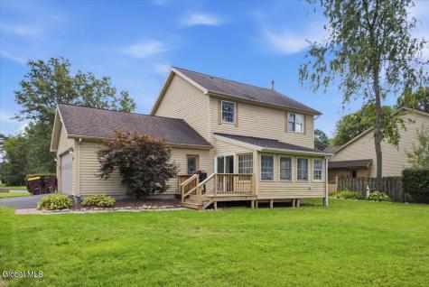 16 Oak Tree Circle Queensbury NY 12804