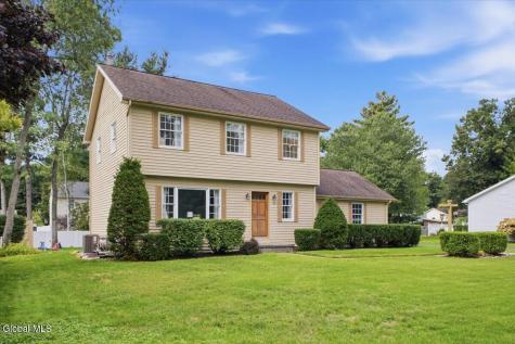 16 Oak Tree Circle Queensbury NY 12804