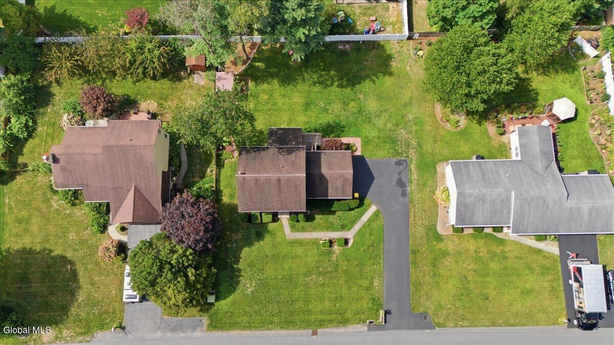 16 Oak Tree Circle Queensbury NY 12804