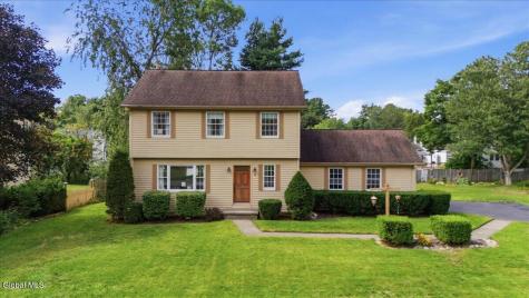 16 Oak Tree Circle Queensbury NY 12804