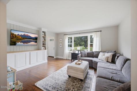 16 Oak Tree Circle Queensbury NY 12804