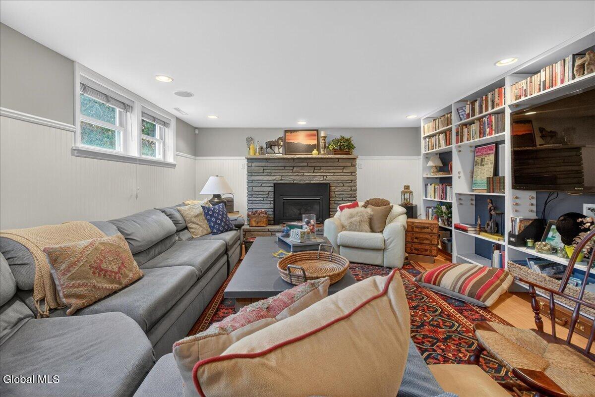 1081 Manas Drive Schenectady NY 12303