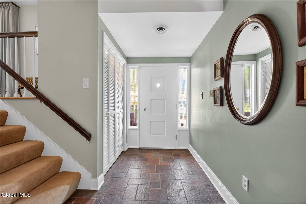 1081 Manas Drive Schenectady NY 12303