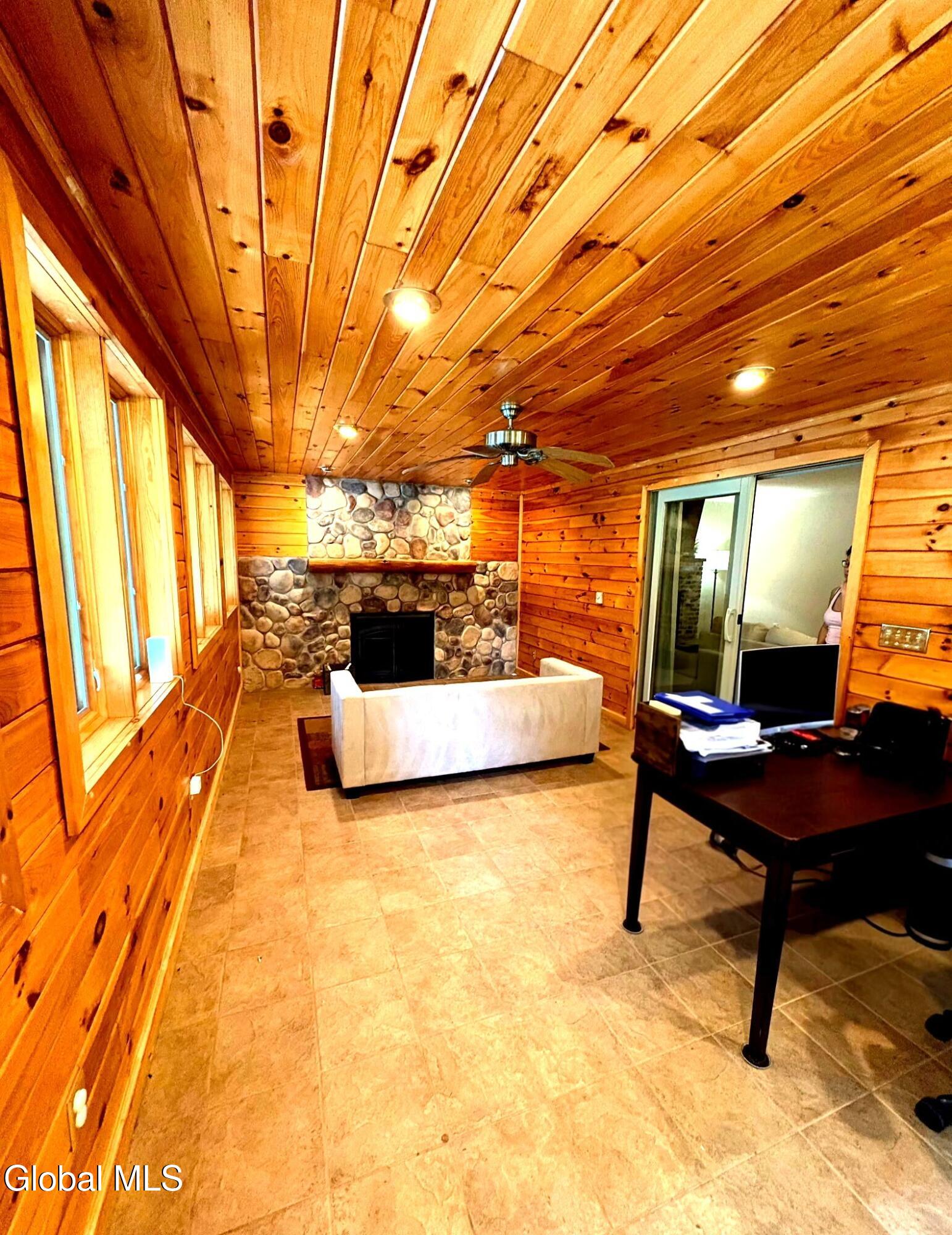 4 Woodlake Drive Gansevoort NY 12831