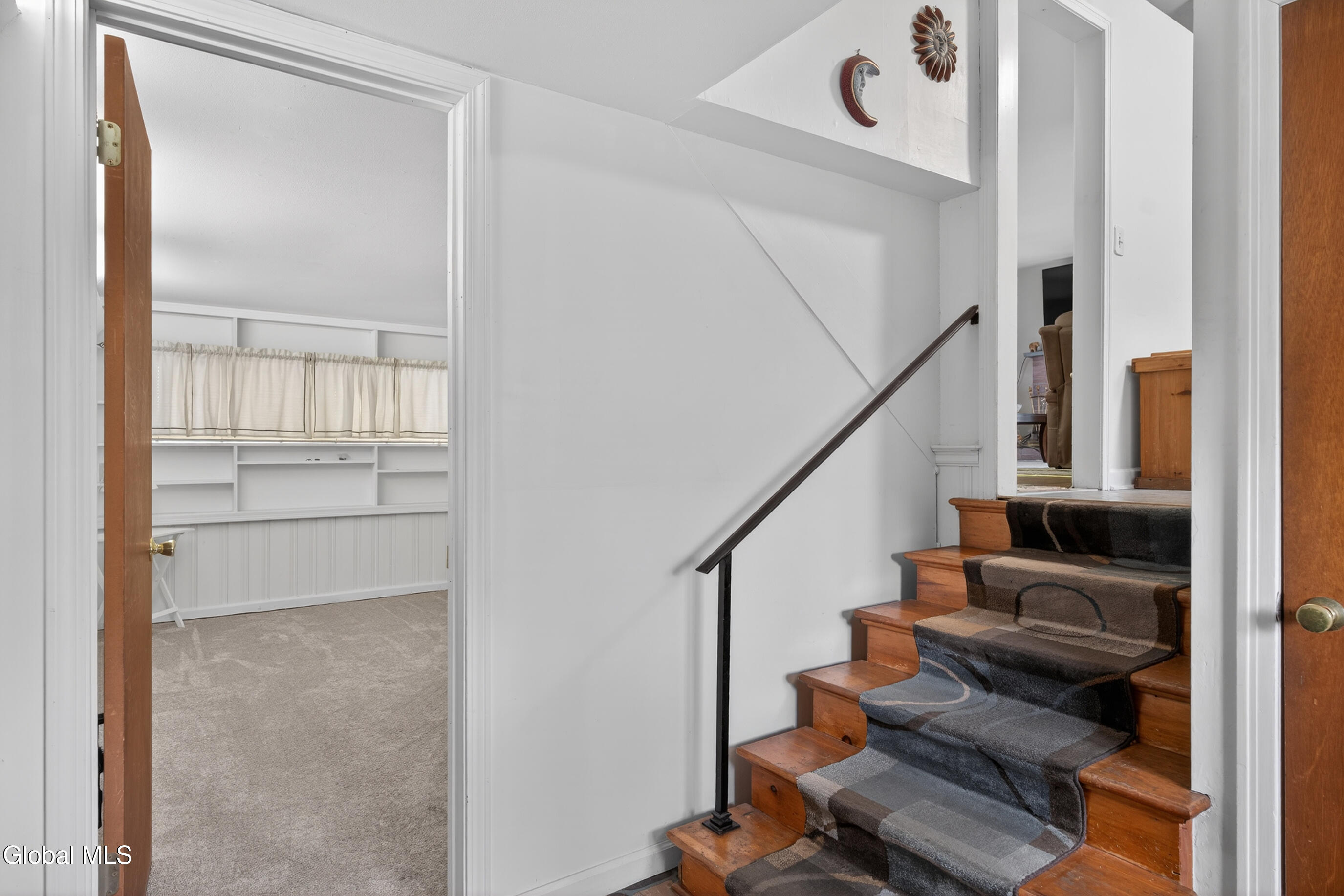 6 Nicholas Drive Albany NY 12205