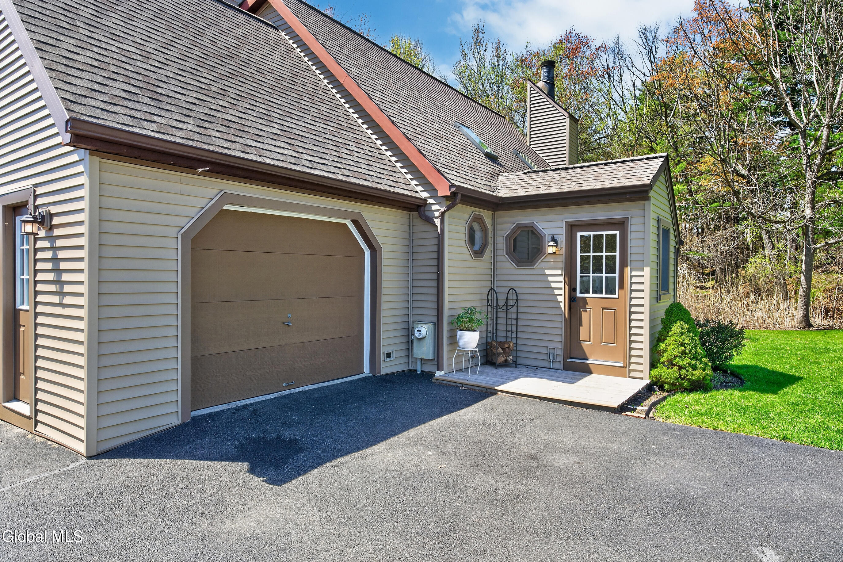 205 Schoolhouse Road Albany NY 12203