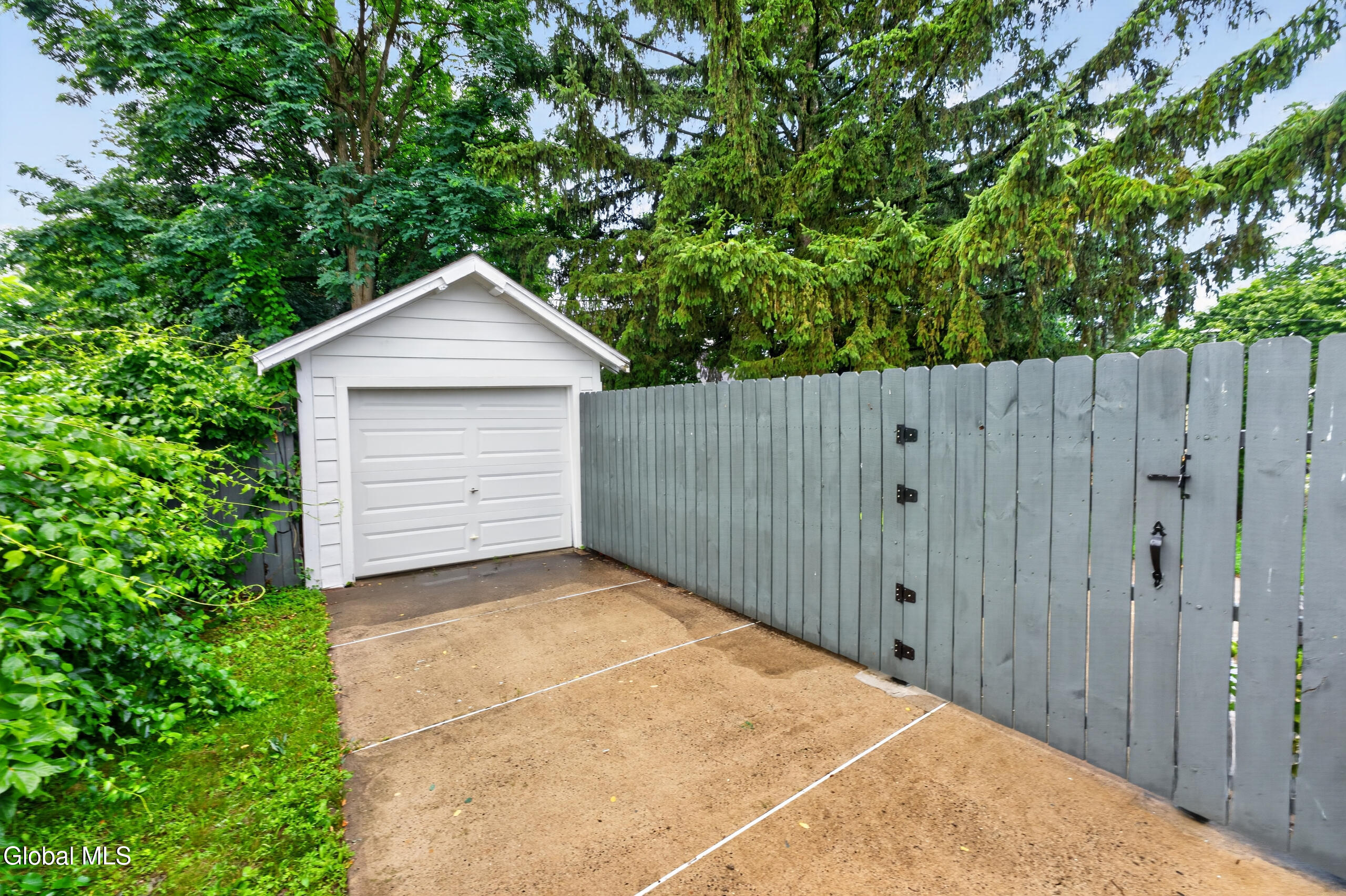 806 Curry Road Schenectady NY 12306