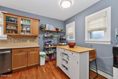 806 Curry Road Schenectady NY 12306
