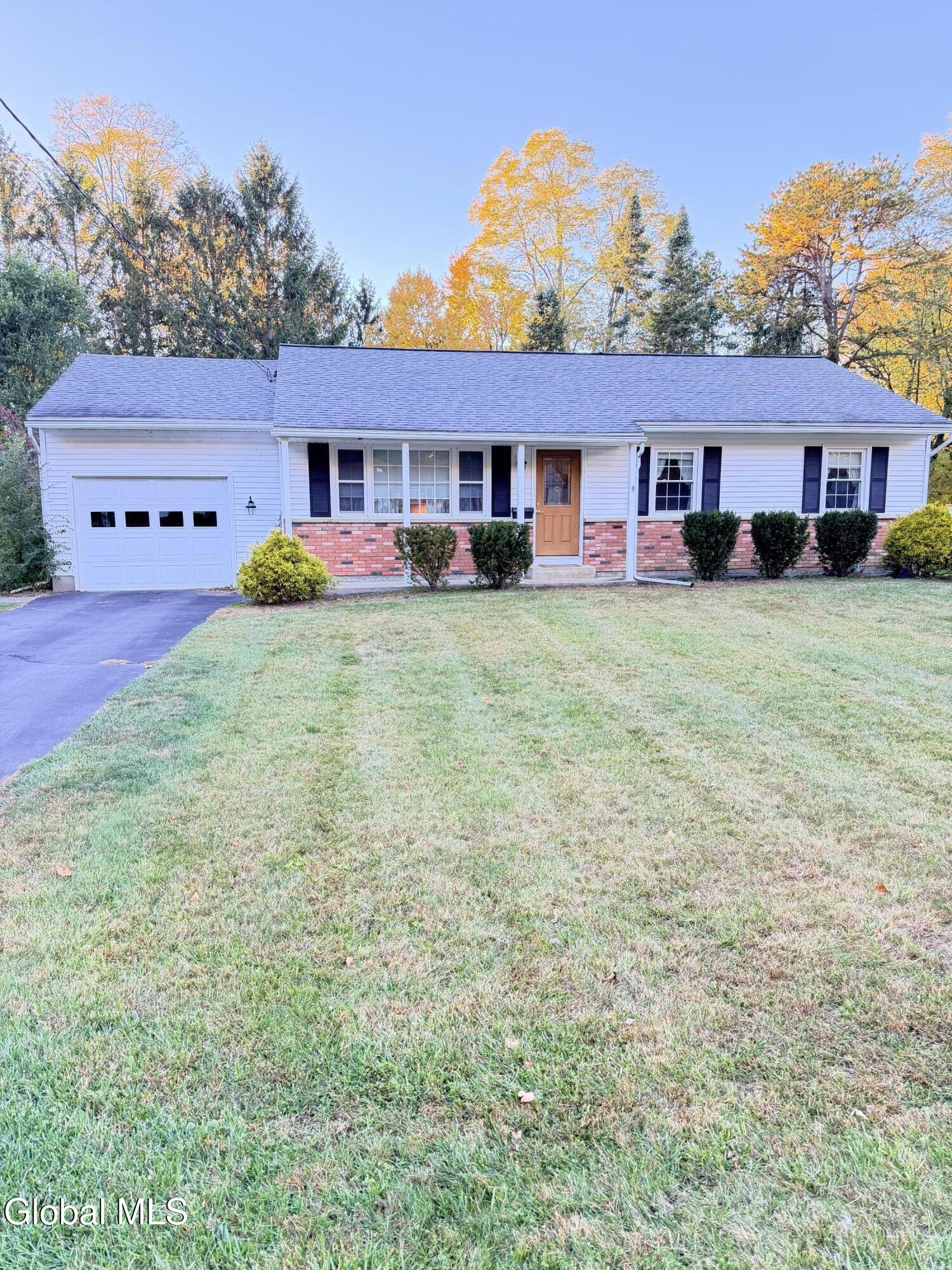 9 Anne Drive Schenectady NY 12303