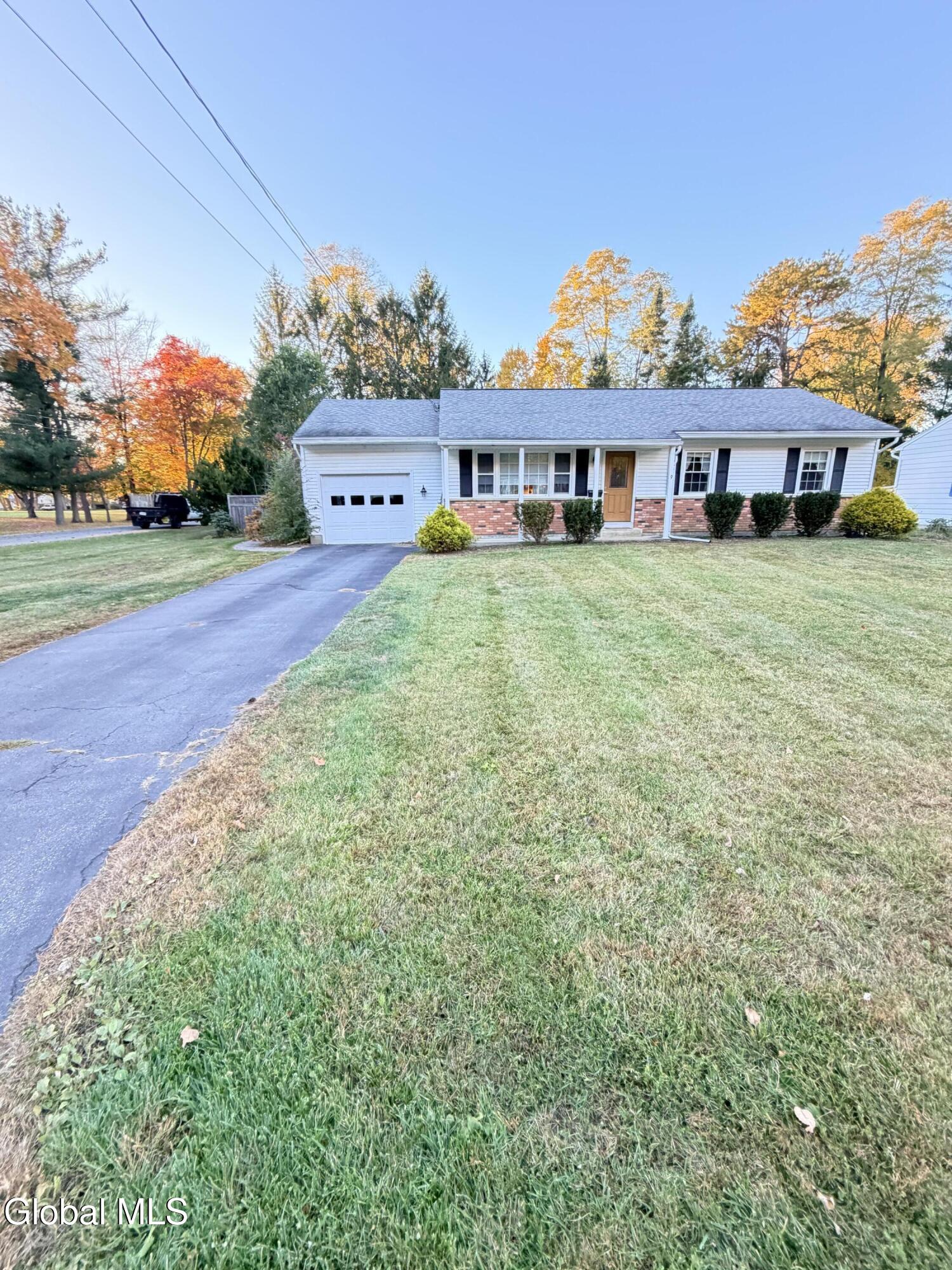 9 Anne Drive Schenectady NY 12303