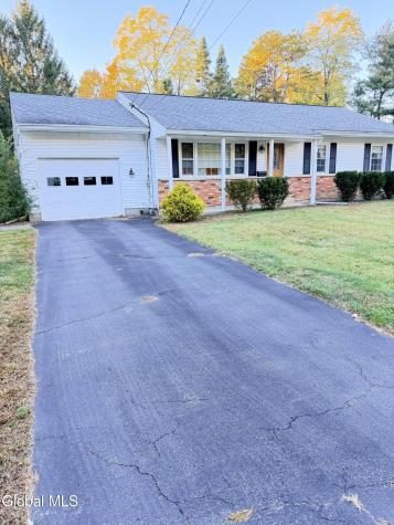 9 Anne Drive Schenectady NY 12303