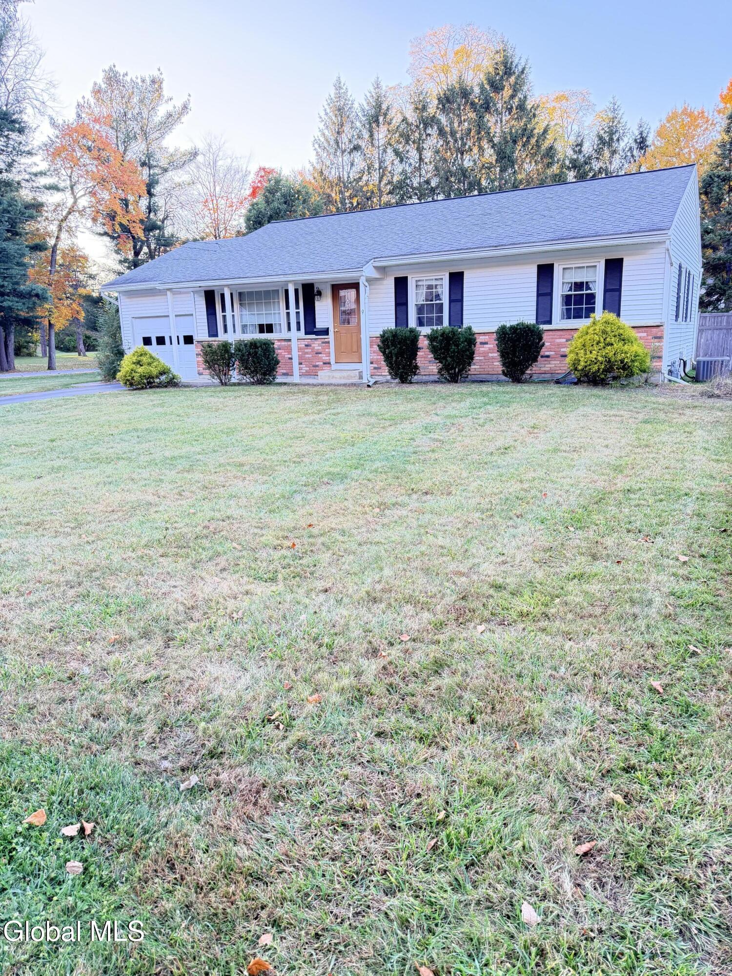 9 Anne Drive Schenectady NY 12303