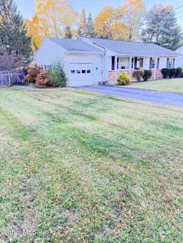 9 Anne Drive Schenectady NY 12303