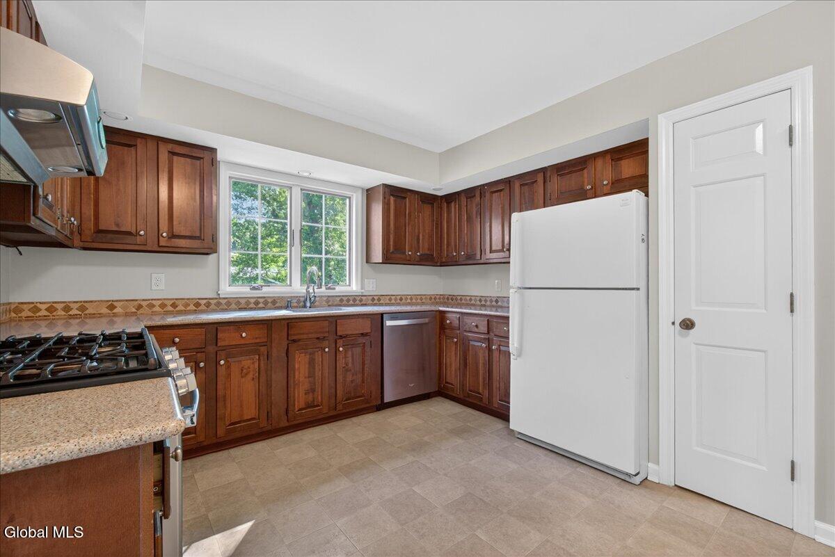 3 Fenway Drive Loudonville NY 12211