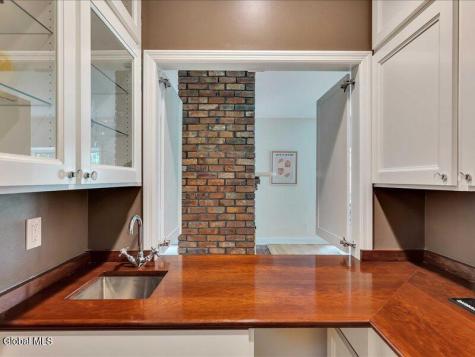 30 Longwood Drive Saratoga Springs NY 12866