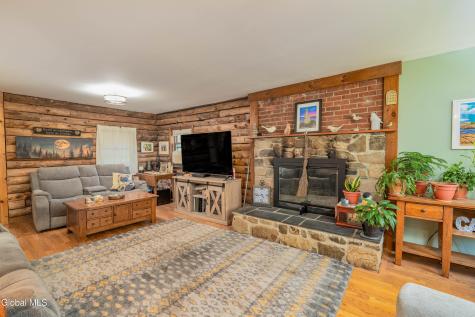 618 Chestnut Hill Road Cambridge NY 12816