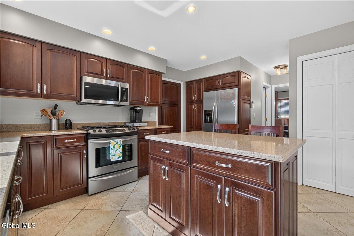 107 Old Coach Road Clifton Park NY 12065
