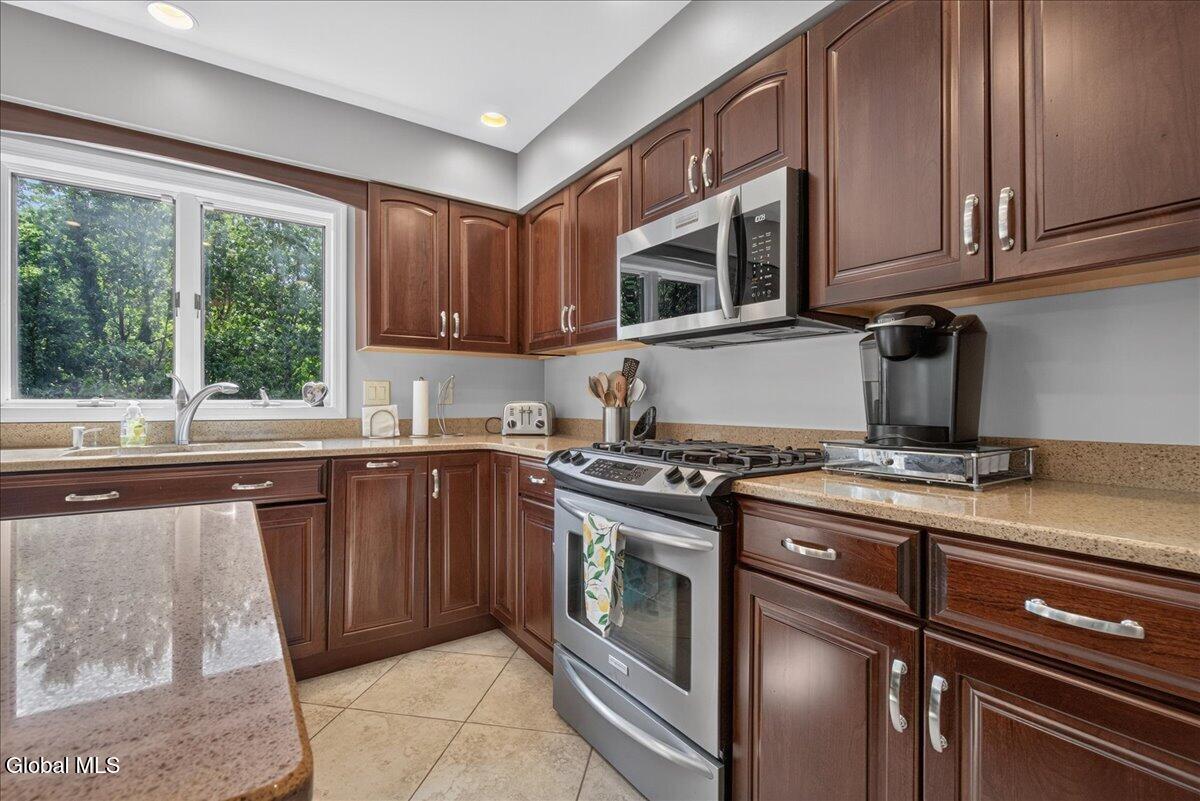 107 Old Coach Road Clifton Park NY 12065