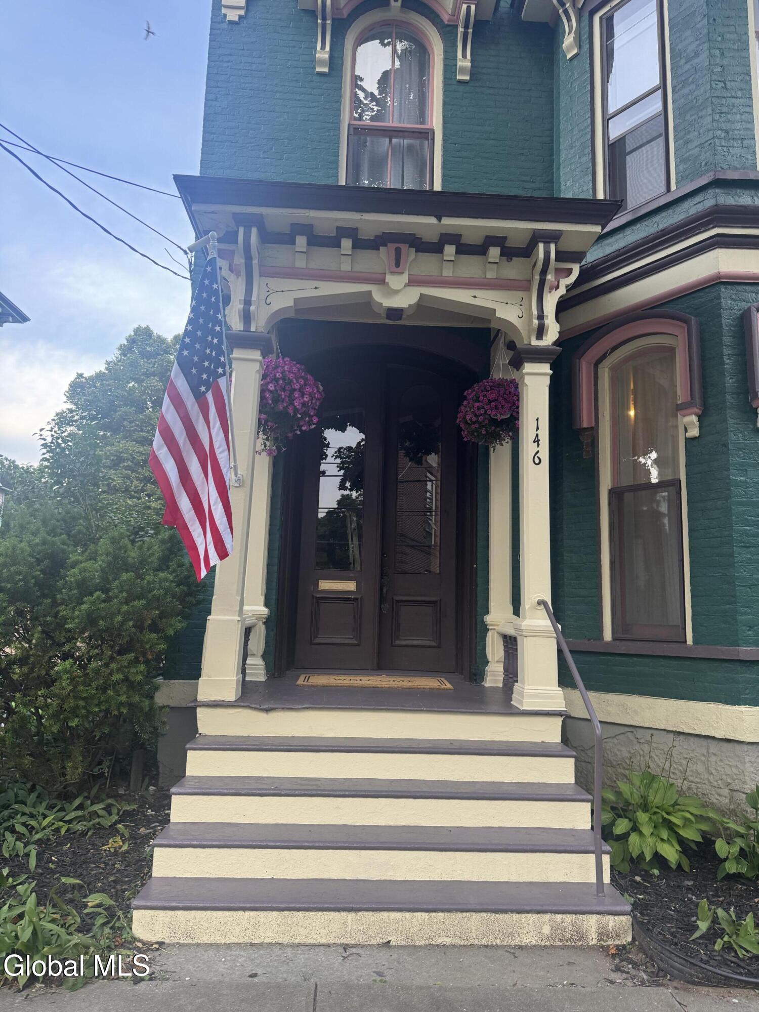 146 Regent Street Saratoga Springs NY 12866