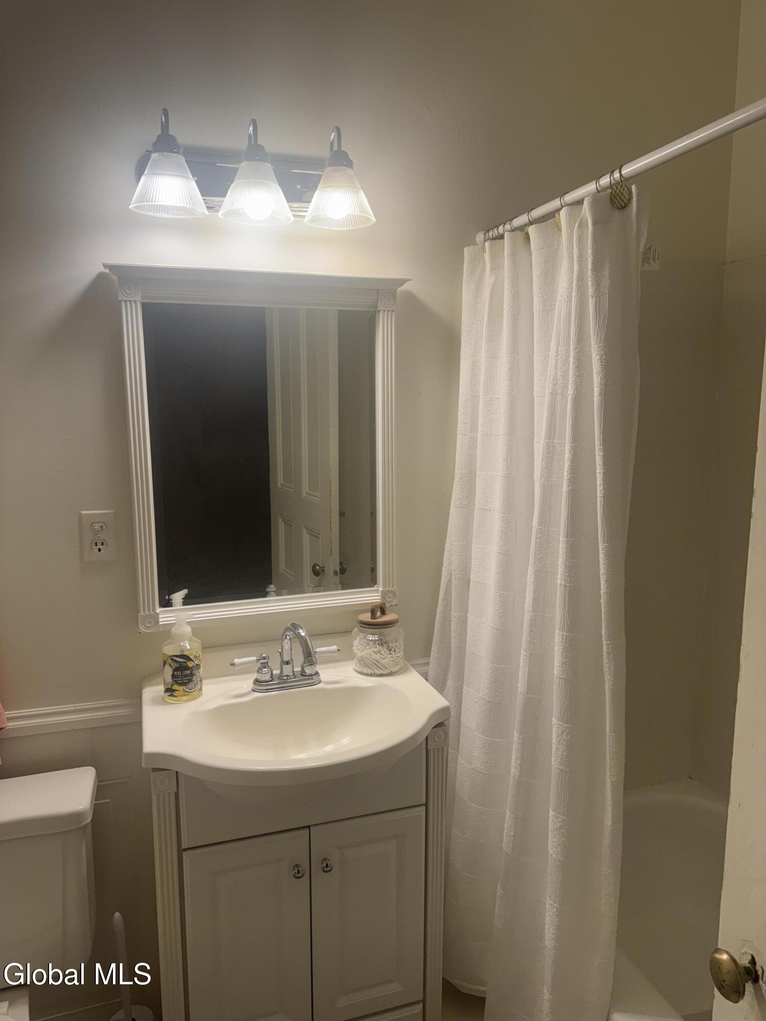 146 Regent Street Saratoga Springs NY 12866