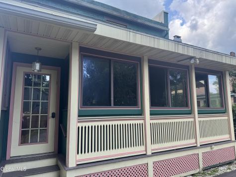 146 Regent Street Saratoga Springs NY 12866