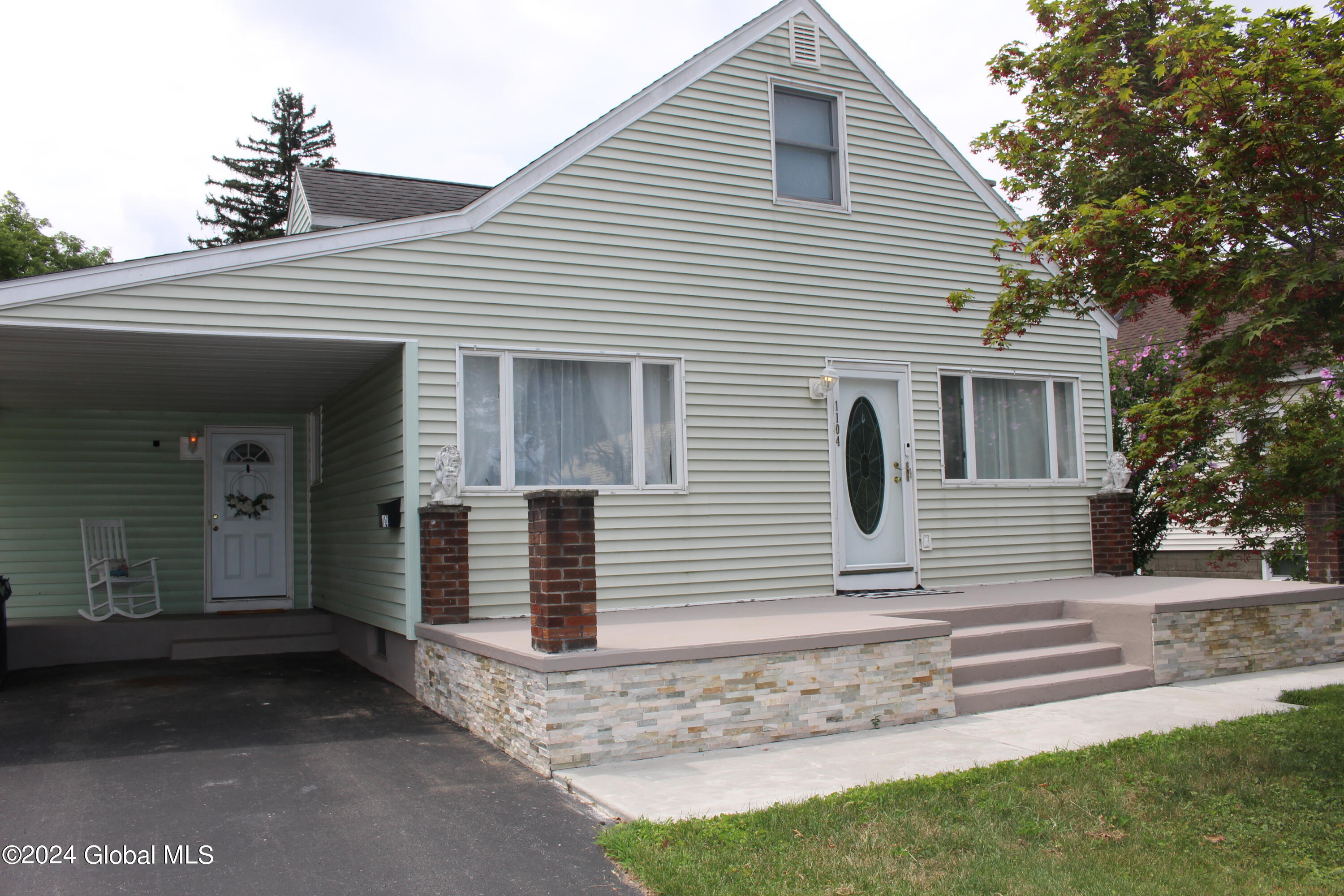 1104 Laura Street Schenectady NY 12306