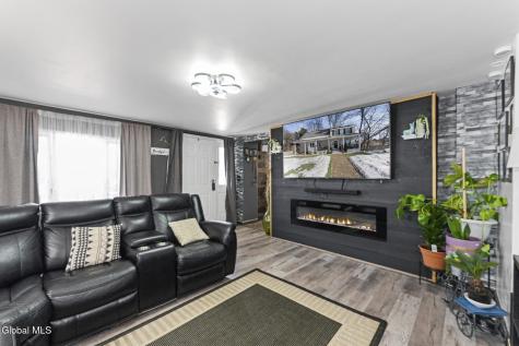 413 E Campbell Road Extension Schenectady NY 12303