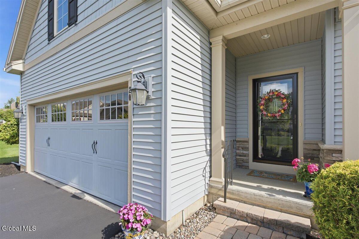 20 Whitney Drive Mechanicville NY 12118