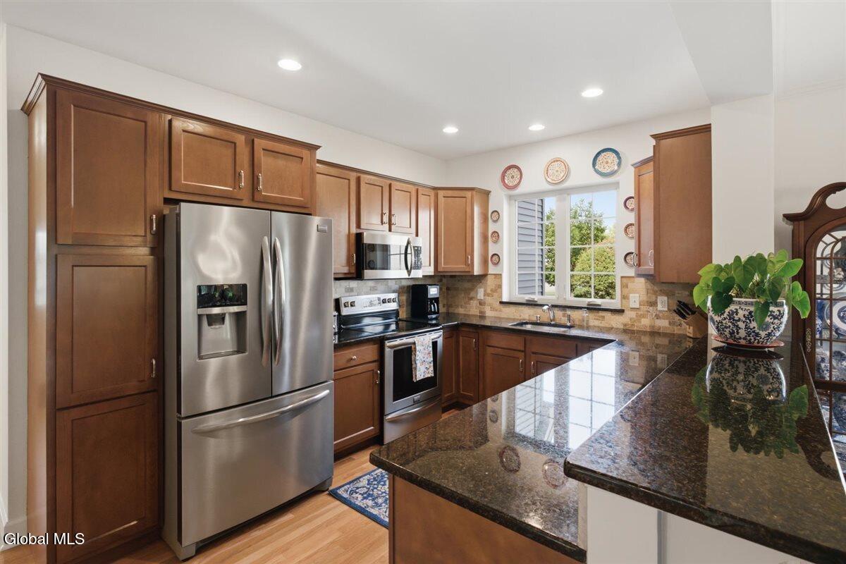20 Whitney Drive Mechanicville NY 12118