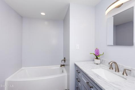 99A Beach Road Clifton Park NY 12065
