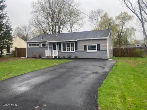 13 Winslow Drive Schenectady NY 12309