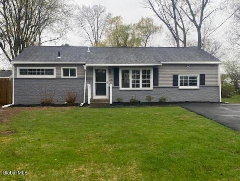 13 Winslow Drive Schenectady NY 12309