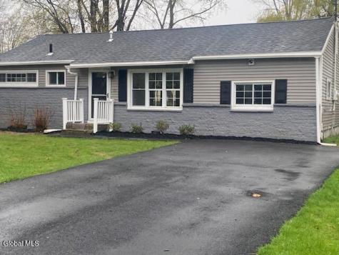 13 Winslow Drive Schenectady NY 12309