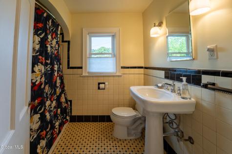 130 Fleetwood Avenue Albany NY 12209