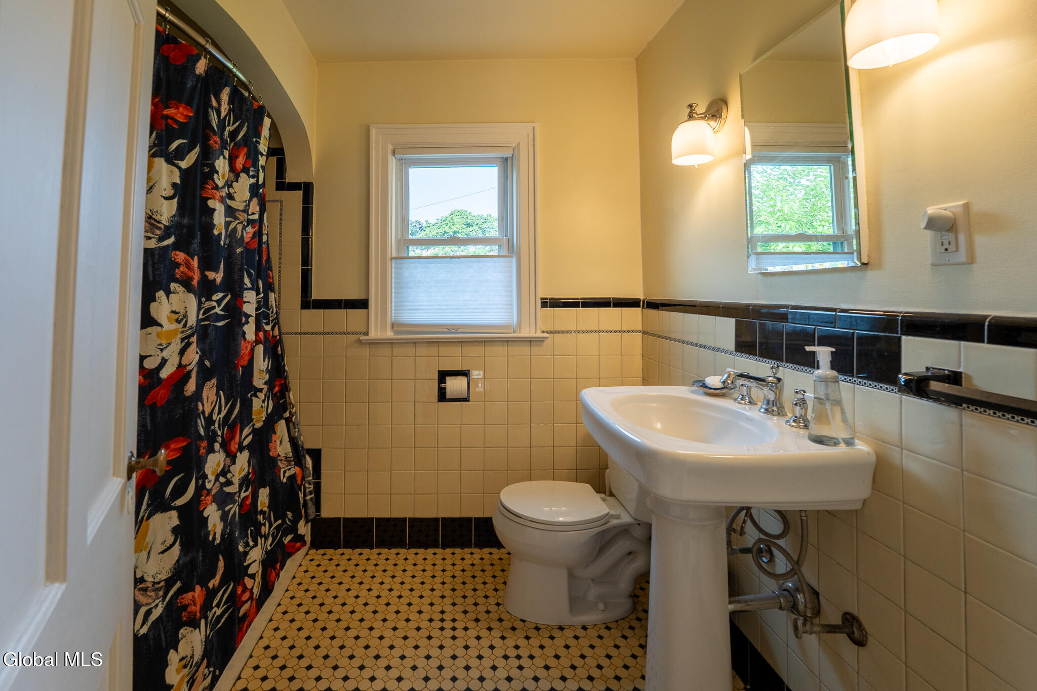130 Fleetwood Avenue Albany NY 12209