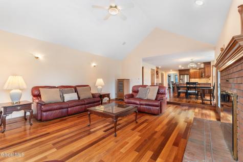 3079 New Williamsburg Drive Schenectady NY 12303