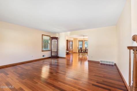 3079 New Williamsburg Drive Schenectady NY 12303