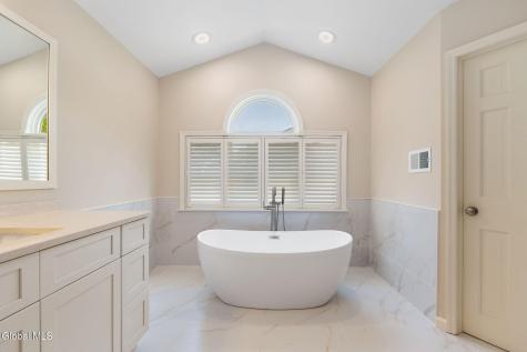 3079 New Williamsburg Drive Schenectady NY 12303