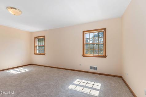 3079 New Williamsburg Drive Schenectady NY 12303