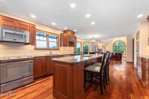 3079 New Williamsburg Drive Schenectady NY 12303