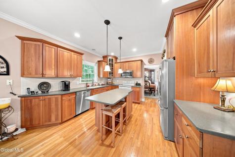 806 Greenthorne Boulevard Guilderland NY 12303