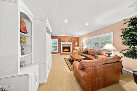 806 Greenthorne Boulevard Guilderland NY 12303